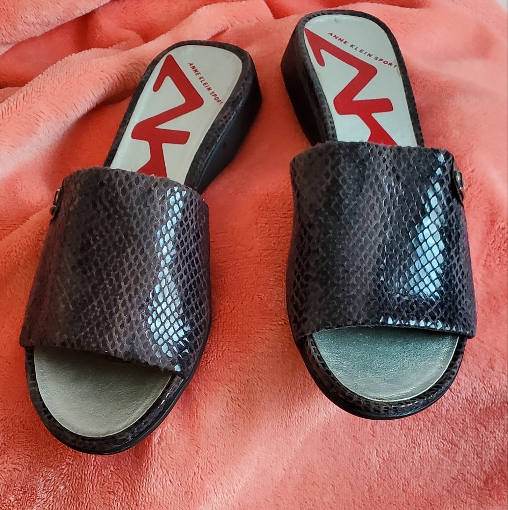 Ladies shoes